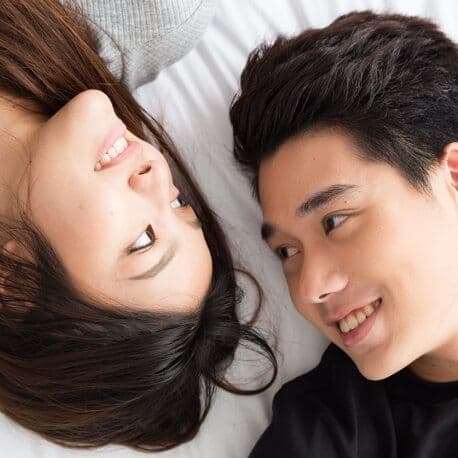 3 Tanda Dia Merasa bahwa Anda adalah Cinta Sejati Baginya