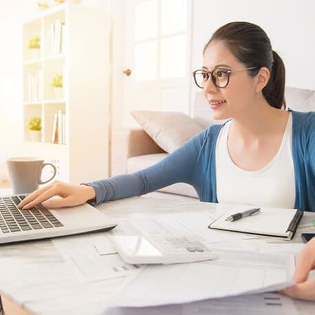 Bekerja di Ruangan Ber-AC? Lakukan Tips Cantik Alami Ini!