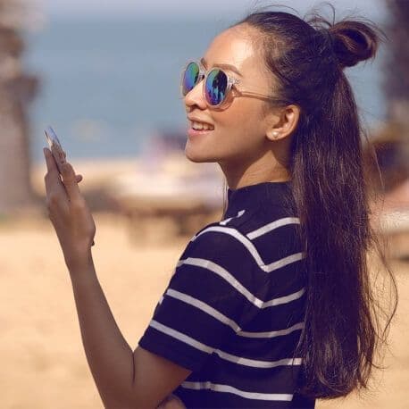 Cantik Alami dengan Busana Hitam? Ini Dia Triknya!