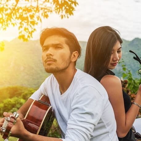 Cerita Cinta Hubungan yang Dimulai Bertepuk Sebelah Tangan