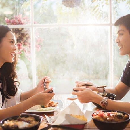 Cerita Cinta Pasangan Beda Profesi yang Mengharukan